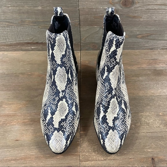 NEW Sam Edelman Snakeskin Reesa Chelsea Ankle Boots - Picture 4 of 13